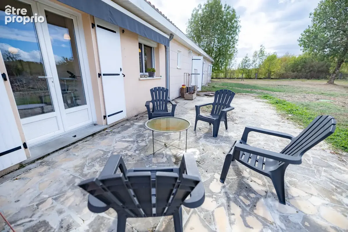Maison de plain-pied, 5 chambres à Nercillac ( à 6mn de Cognac ), 192 m2, DPE A, terrain 2 580 m2 - photo 4