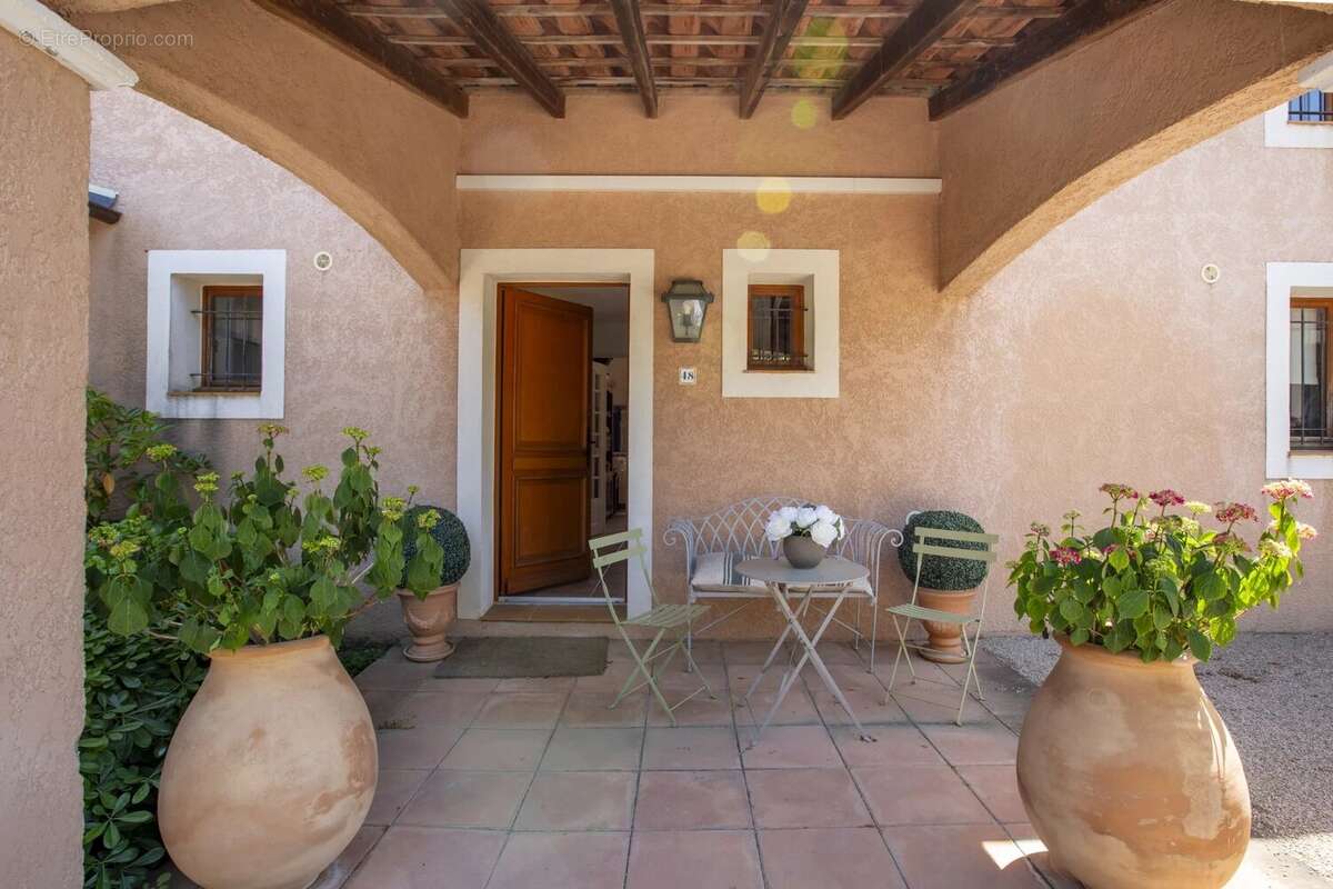 Maison à VALBONNE