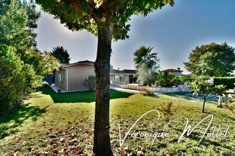 Maison à AMBARES-ET-LAGRAVE