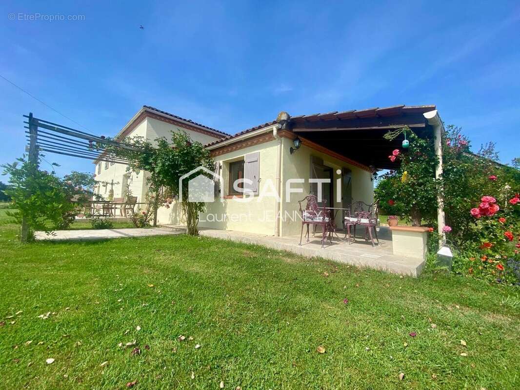 Maison 180 m² à Saint-Pastour  - photo 6