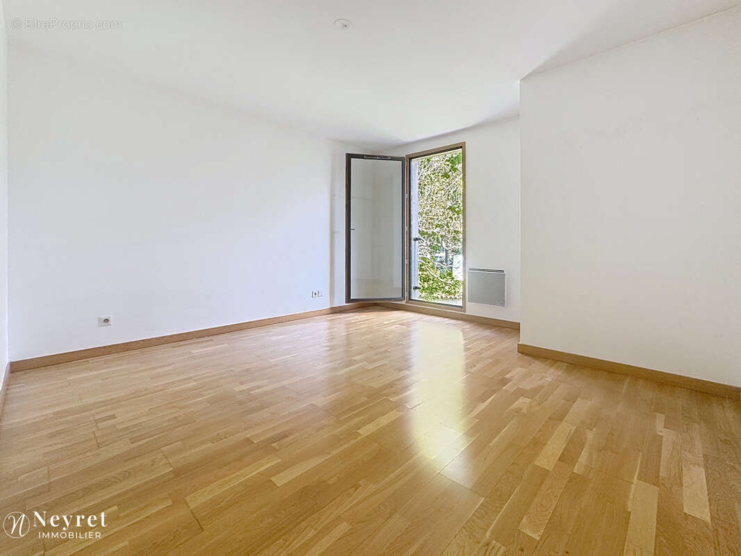 Appartement à SAINT-GENIS-LAVAL