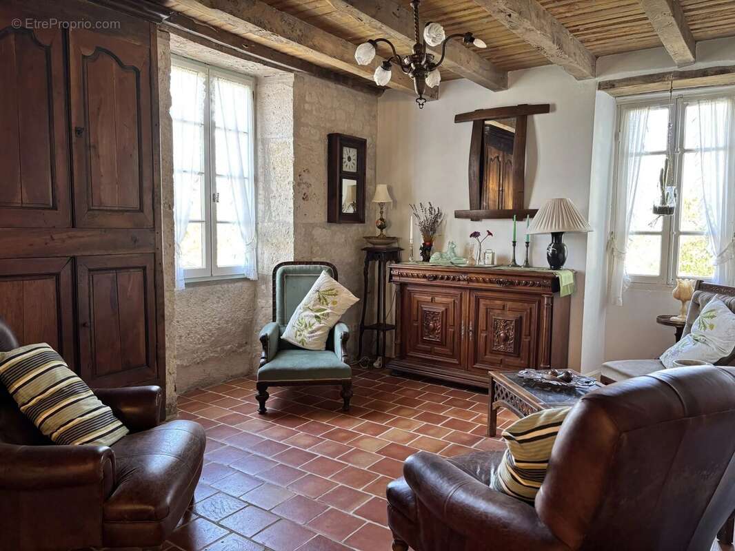 Maison à MONTAIGU-DE-QUERCY