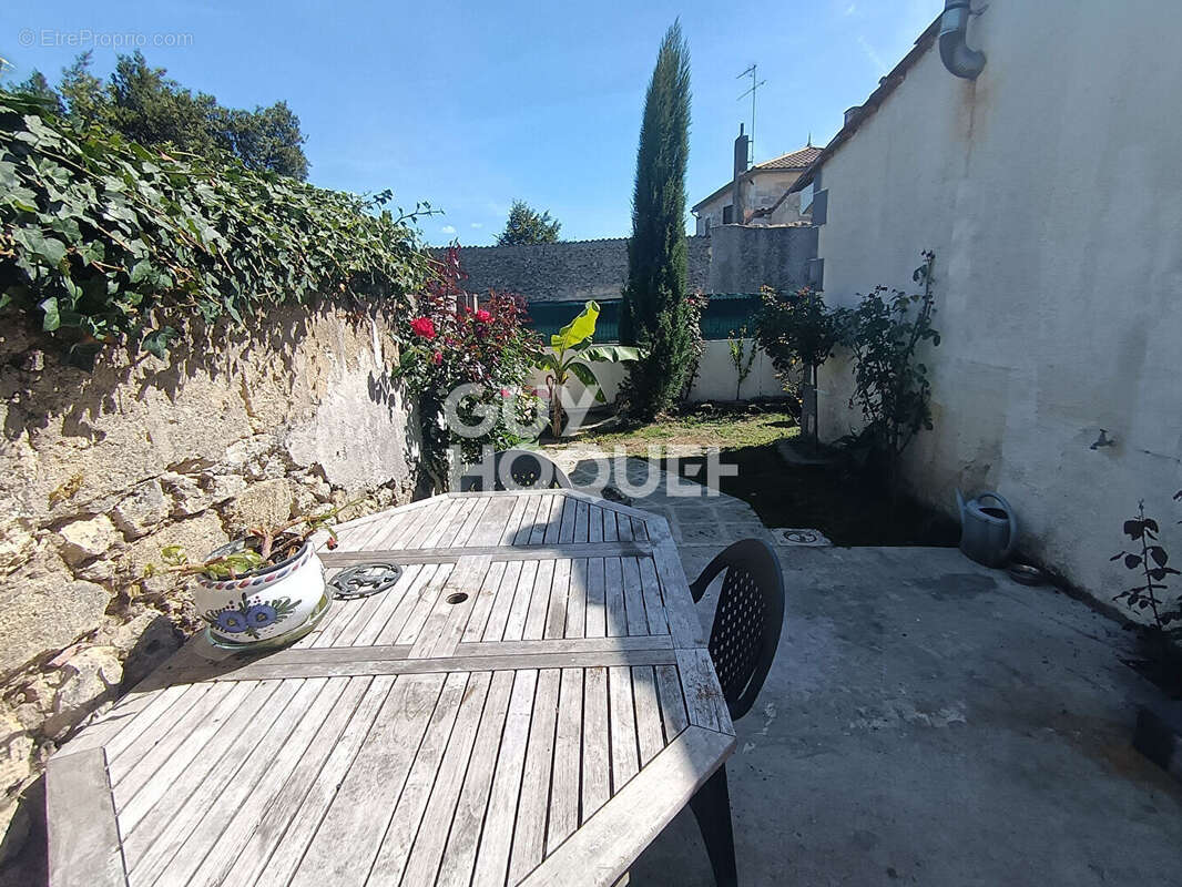 Maison à SAINT-CHRISTOLY-MEDOC