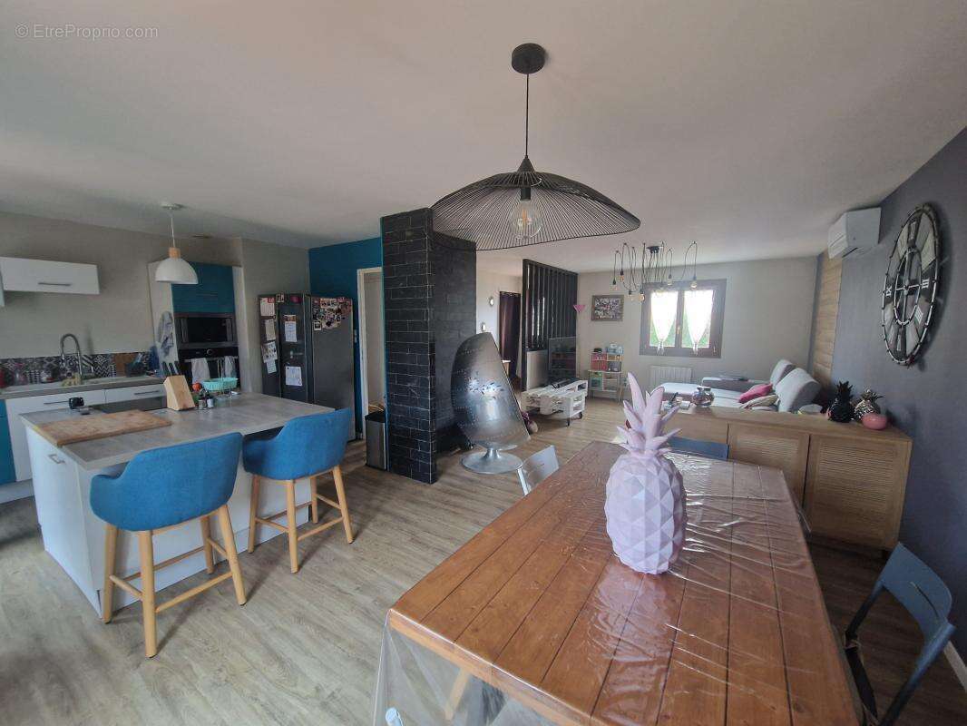 Maison à MONTFORT-LE-GESNOIS