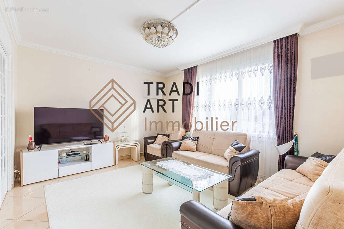 Appartement à SAINTE-GENEVIEVE-DES-BOIS