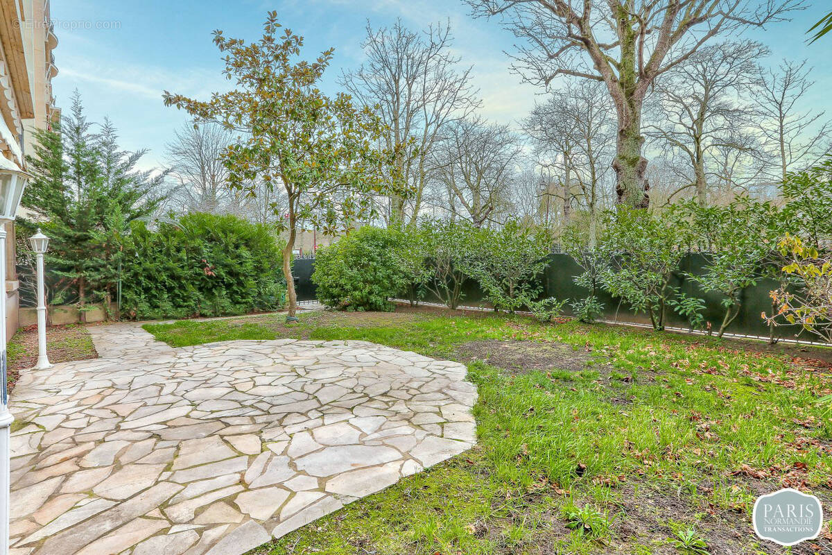 Appartement à NEUILLY-SUR-SEINE