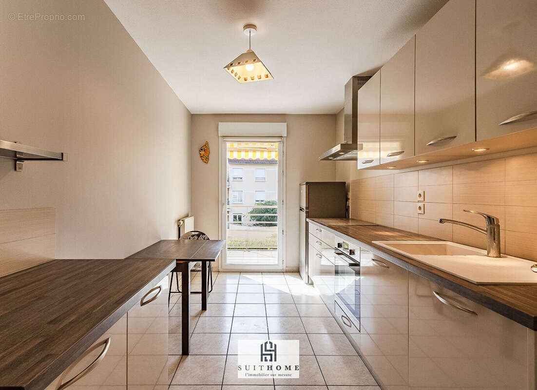 Appartement à GREZIEU-LA-VARENNE