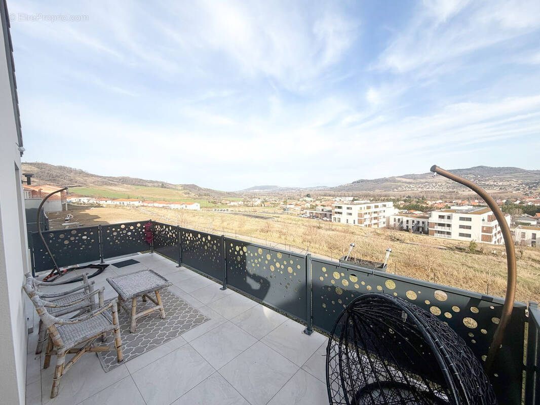 Maison à LES MARTRES-DE-VEYRE