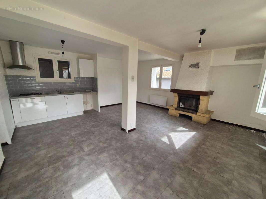 Appartement à VEAUCHE