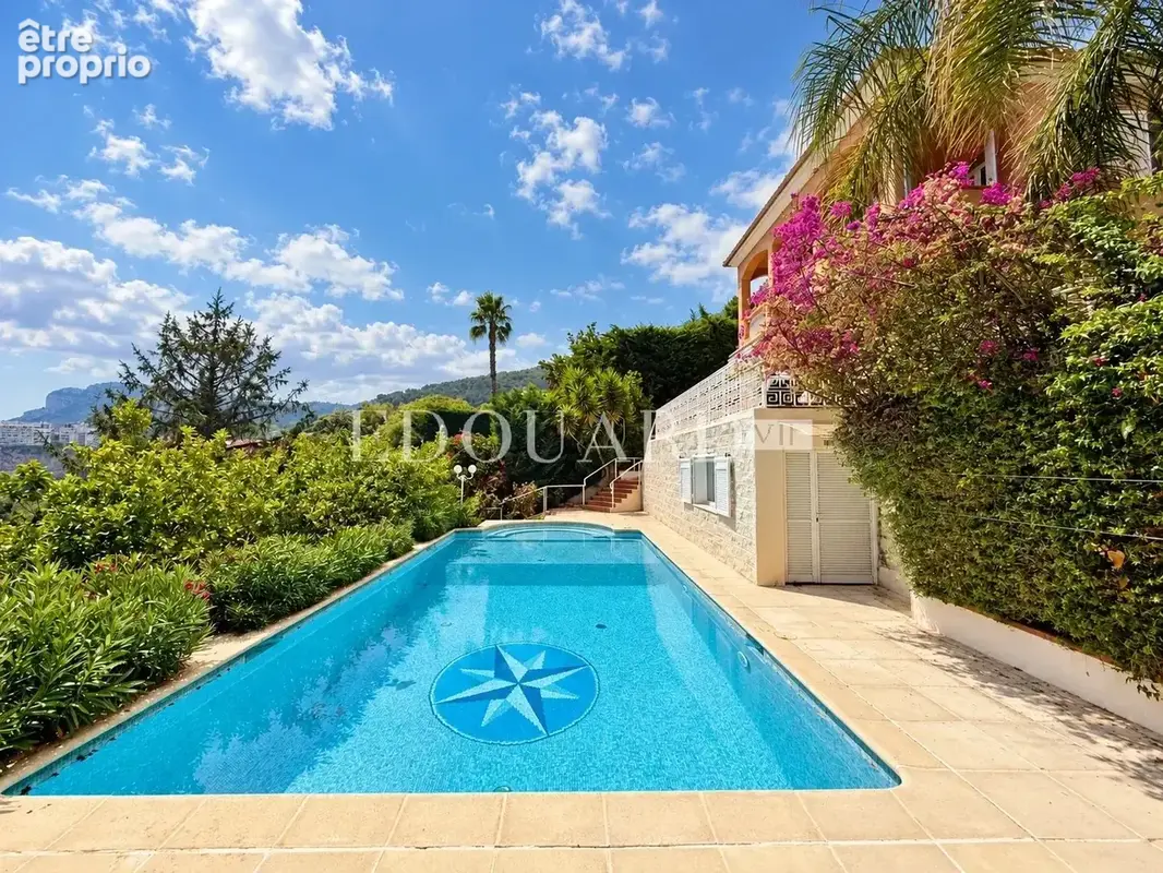 Dans un domaine privé et sécurisé, à vendre villa de prestige avec vue panoramique sur la Principauté de Monaco - photo 31