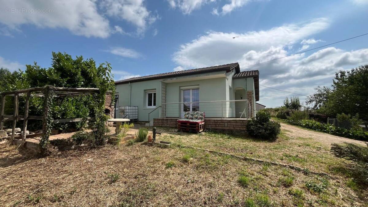 Maison à BAGE-LA-VILLE