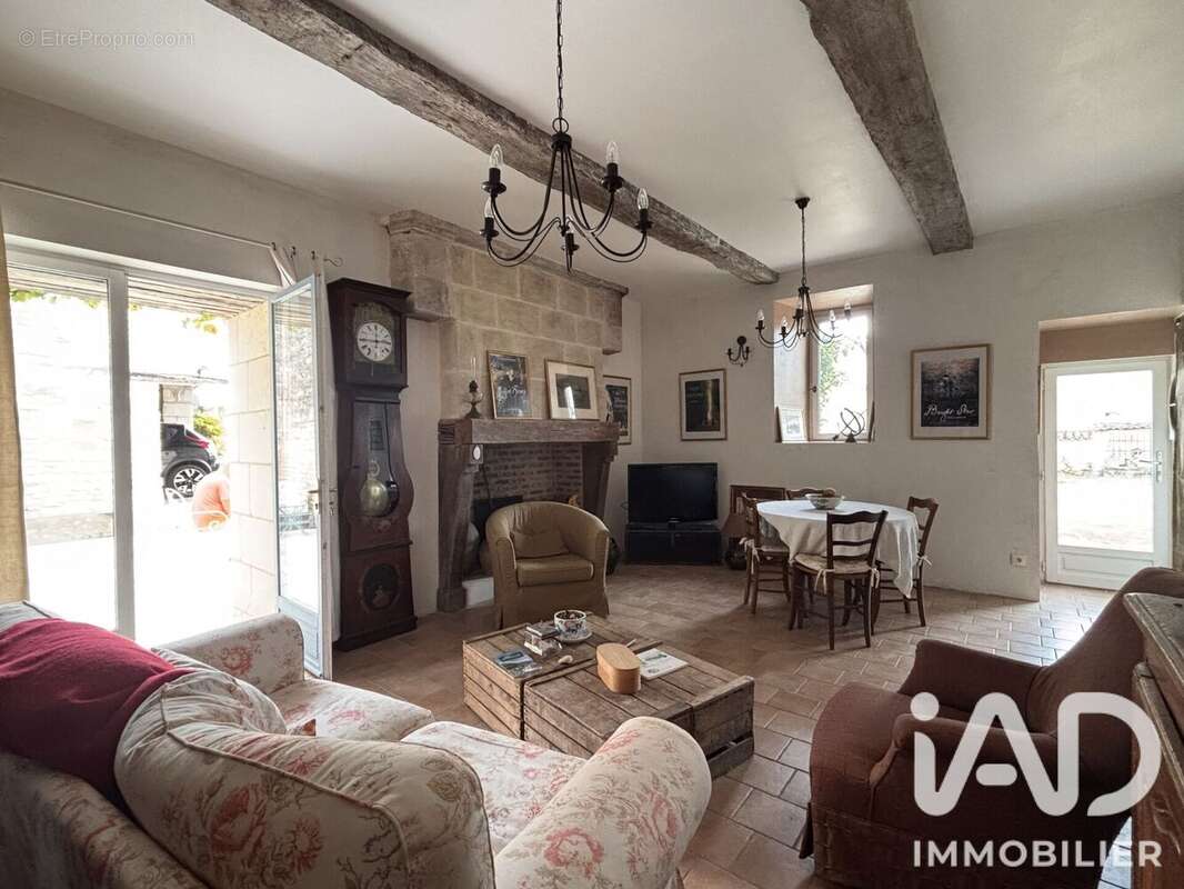 Maison 142 m² à La Roche-Rigault  - photo 6