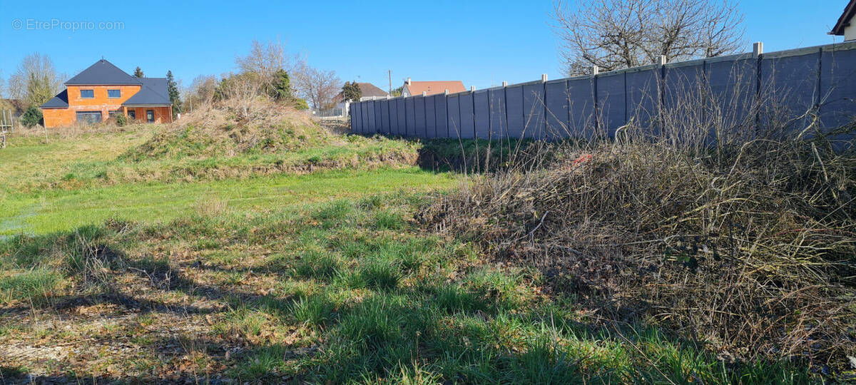 Terrain à BOUGLAINVAL