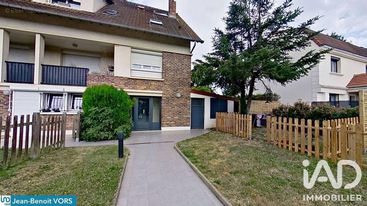 Photo 1 - Appartement à SAINTE-GENEVIEVE-DES-BOIS