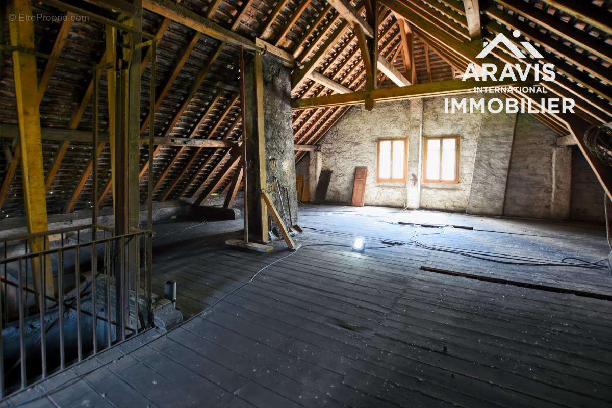 Maison à LA RIVIERE-ENVERSE