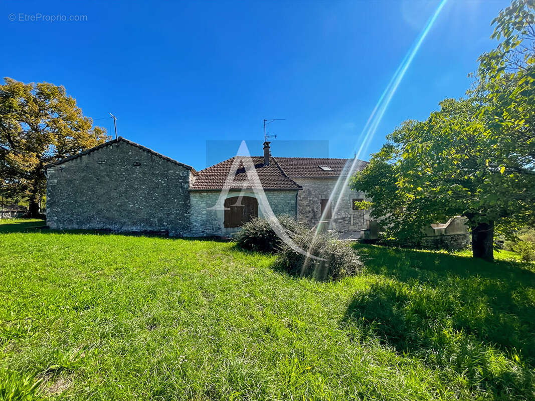 Maison à MONTAIGU-DE-QUERCY