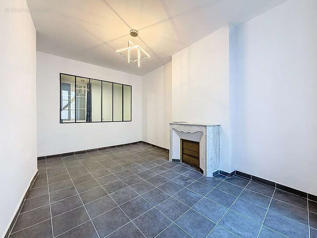 Appartement à MARSEILLE-1E