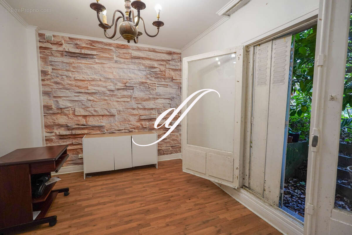 Commerce à ISSY-LES-MOULINEAUX