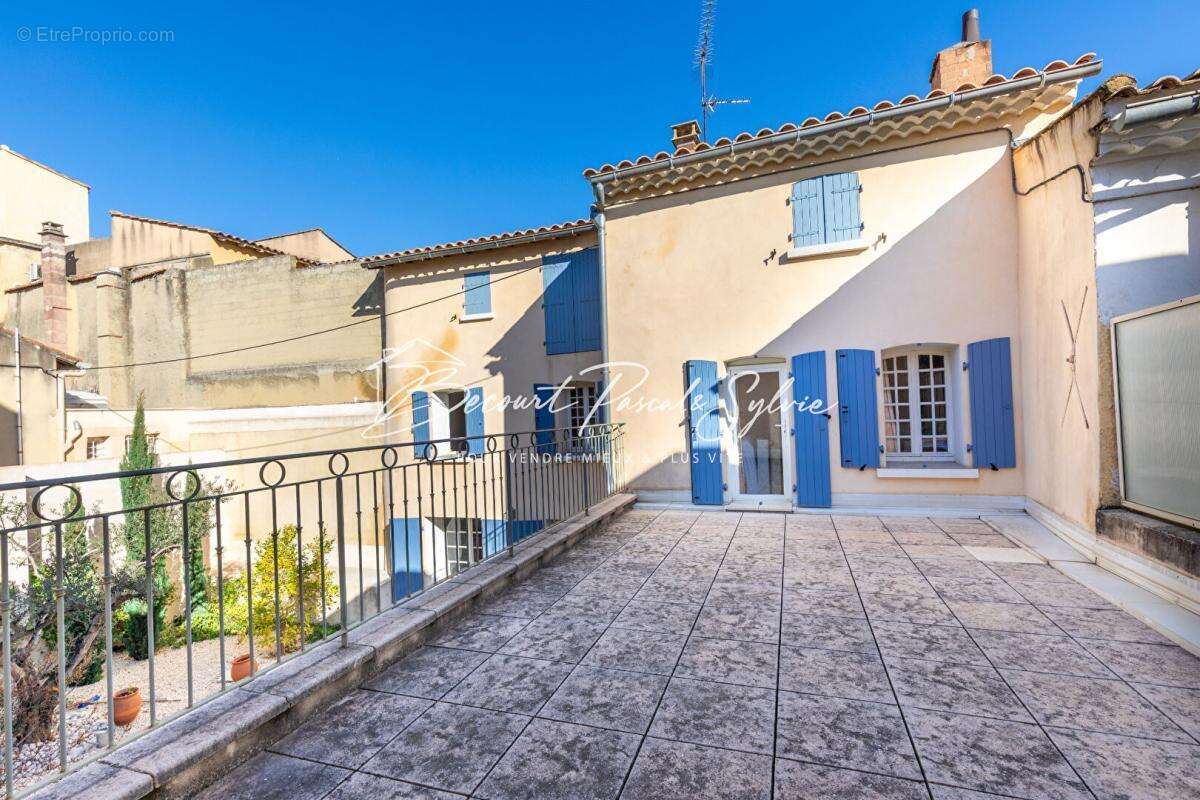 Rare - avec potentiel - maison de caractère avec cour intime, terrasses - photo 5