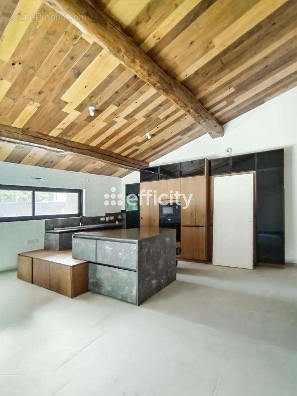 Maison 153 m² à Saint-Germain-De-Marencennes  - photo 4