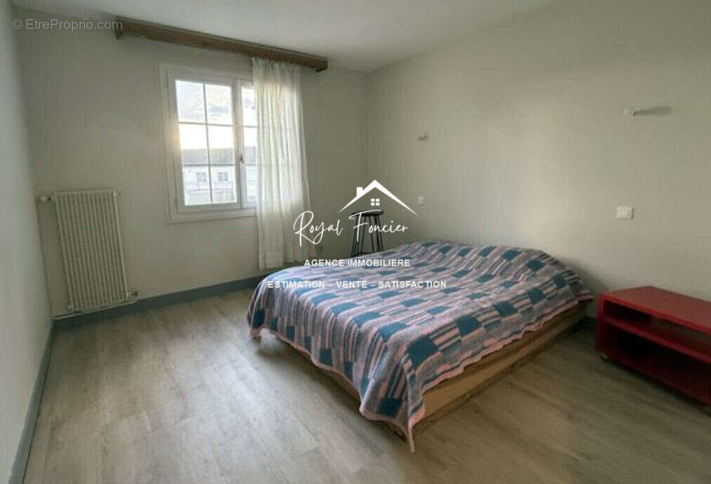 chambre 1  - Maison à DESCARTES