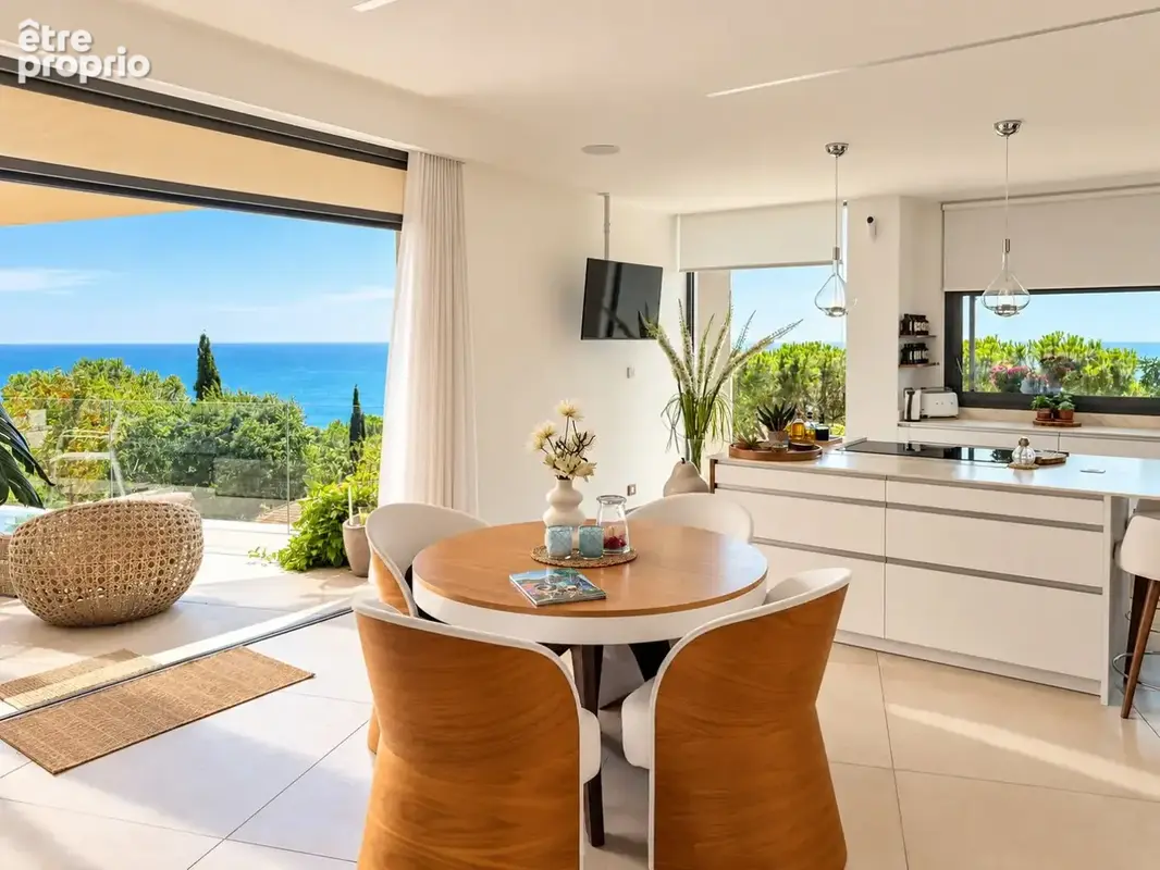 Saint-Clair Sud  Villa contemporaine d'exception avec piscine, jacuzzi et panorama spectaculaire sur la Méditerranée. - photo 6