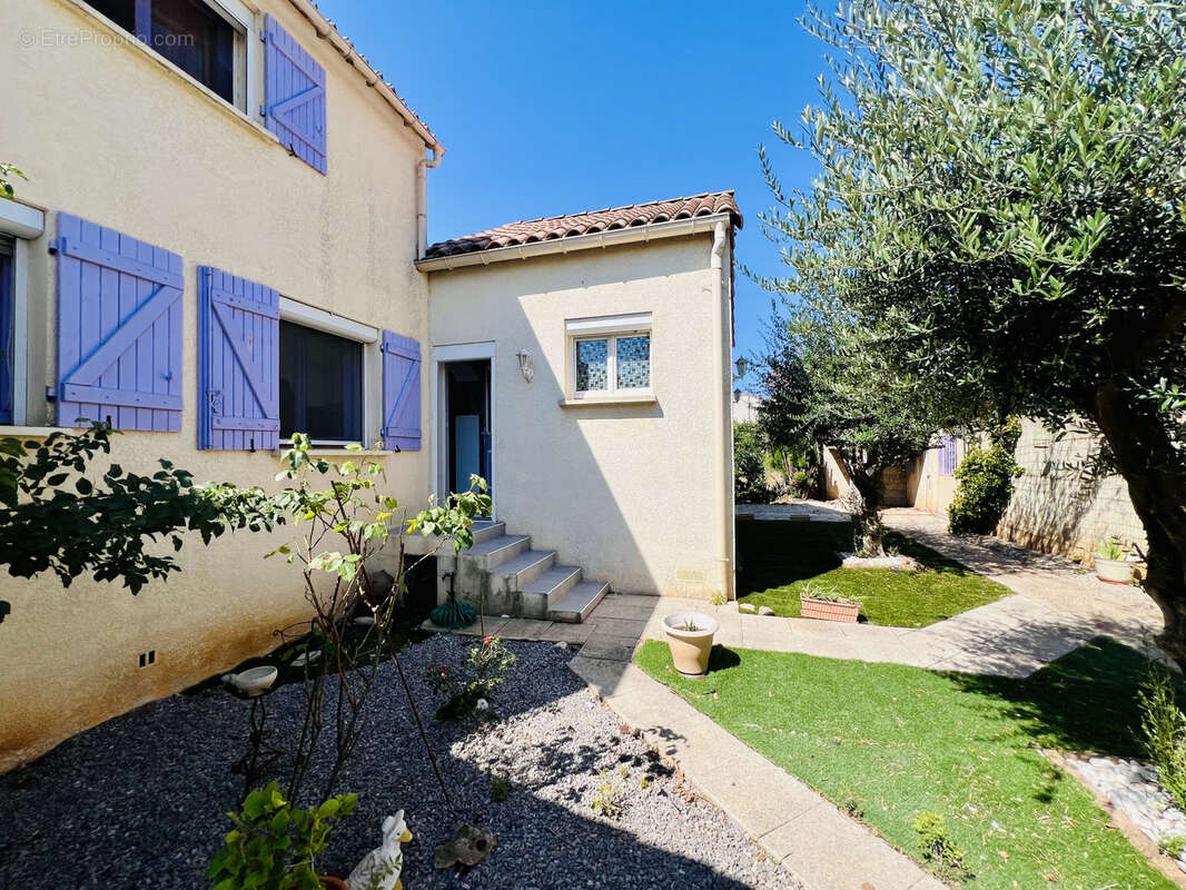 Vente villa 5 pièces de 140m2 avec piscine, garage et terrain de 1 000m2 - photo 6
