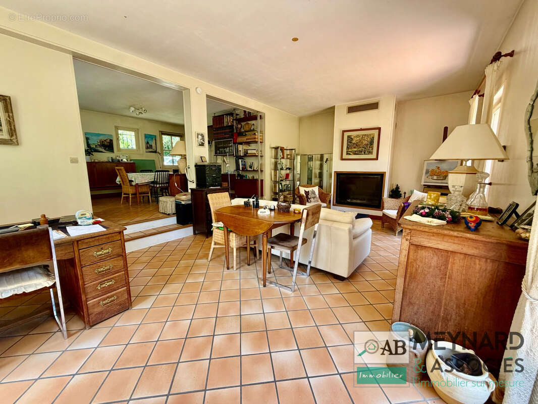 Maison à vendre 5mn Crecy la Chapelle - 3 chambres -Garage- Atelier- jardin 2475m2 - photo 6