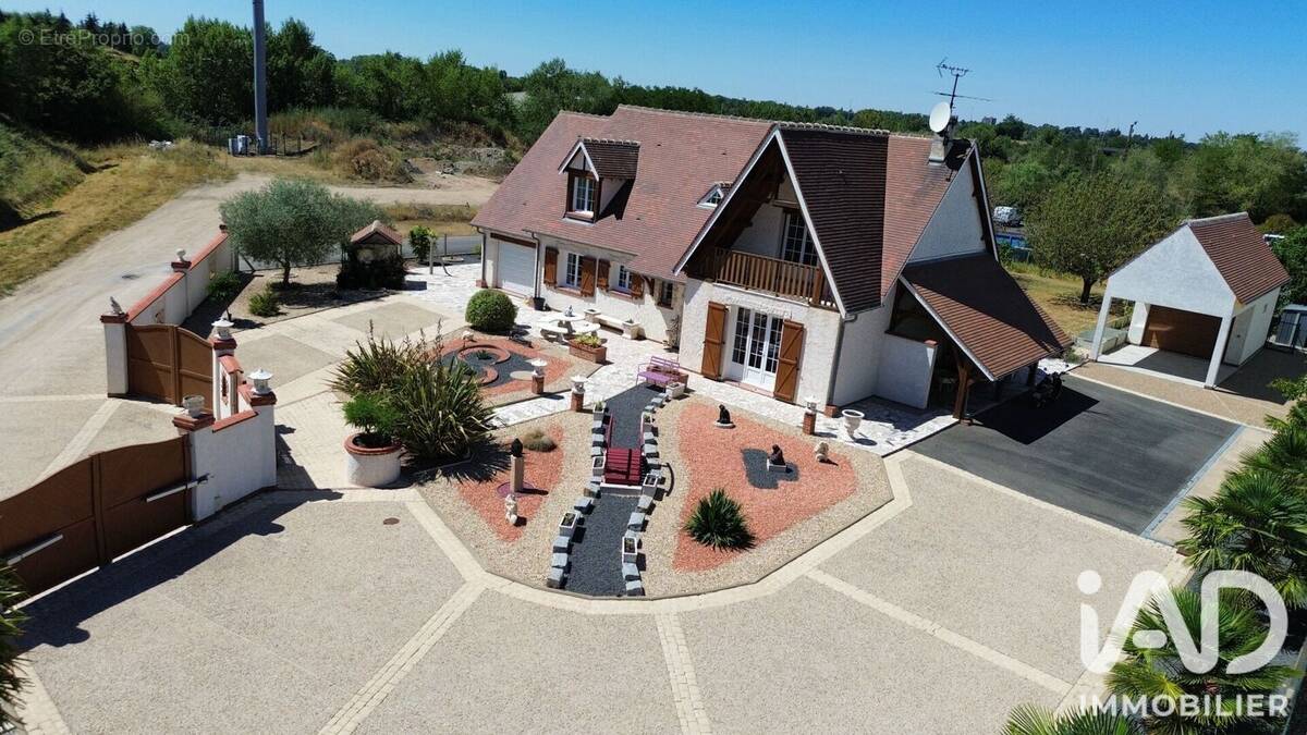 Photo 1 - Maison à SAINT-PRYVE-SAINT-MESMIN
