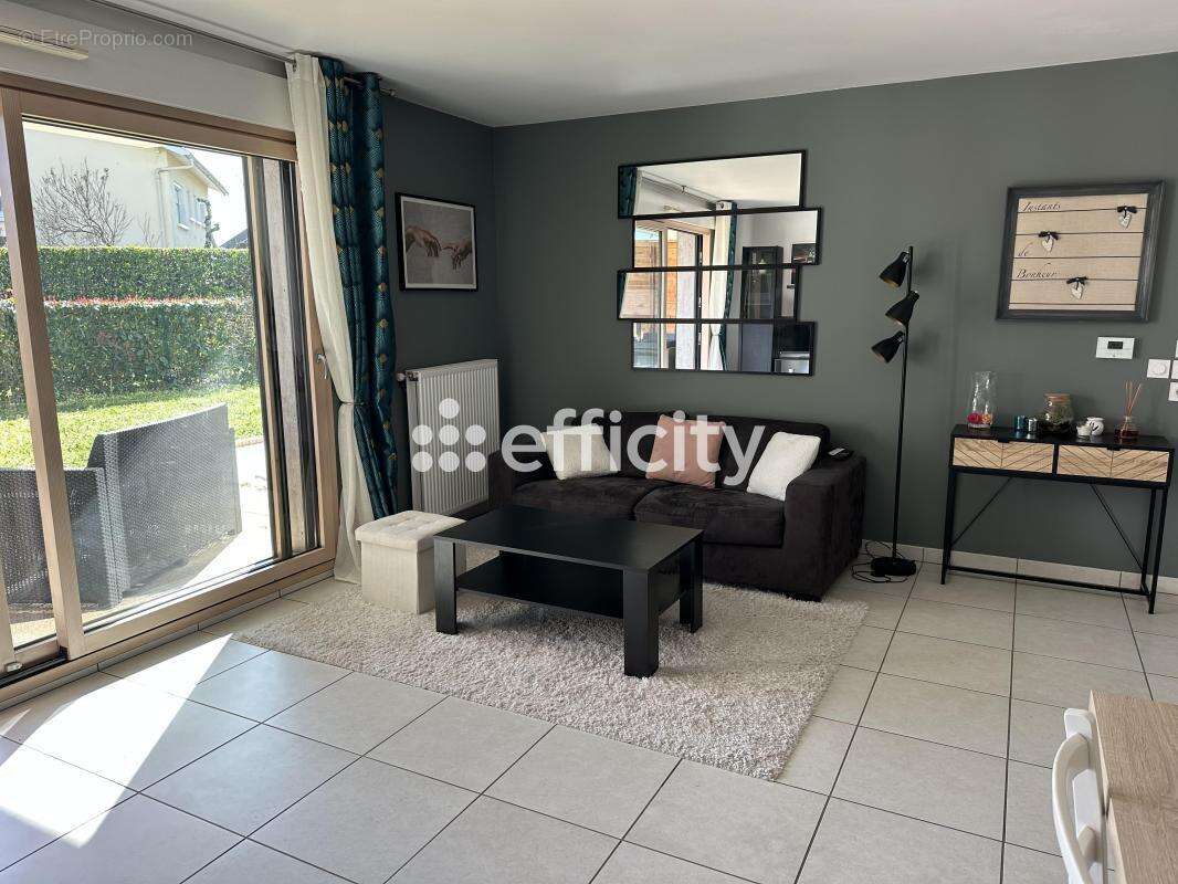 Appartement à MEYZIEU