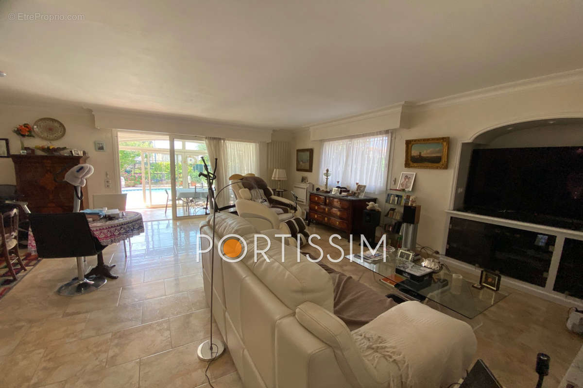 Maison à SAINT-LAURENT-DU-VAR