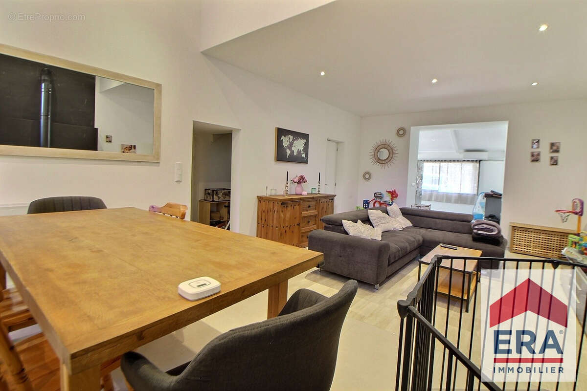 Maison à SAINT-MONTAN