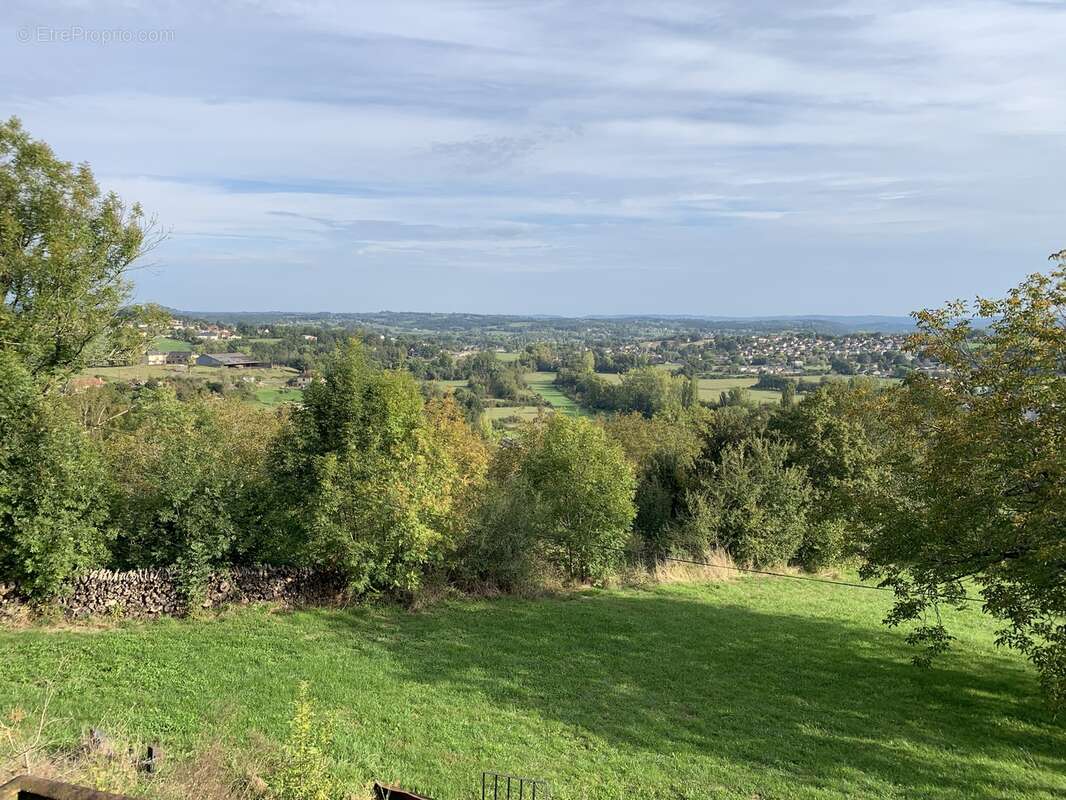 Maison à SAINT-CERNIN-DE-LARCHE