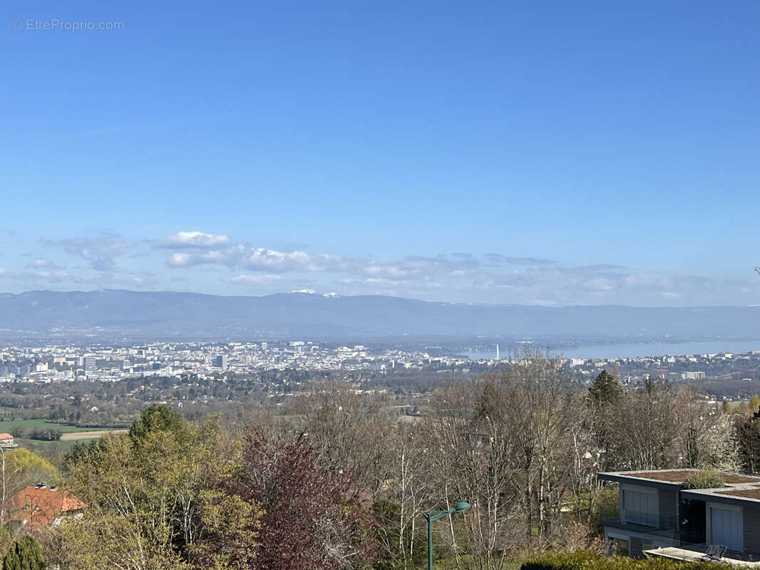 Maison à COLLONGES-SOUS-SALEVE