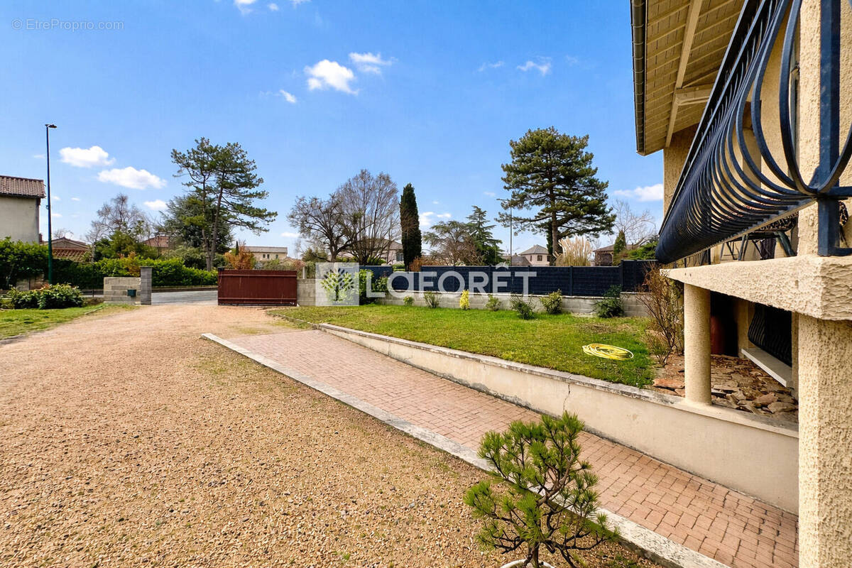 Maison à CHAZAY-D'AZERGUES