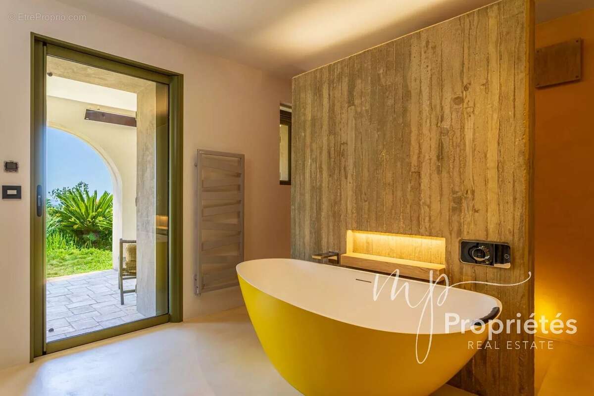 Maison à BORMES-LES-MIMOSAS