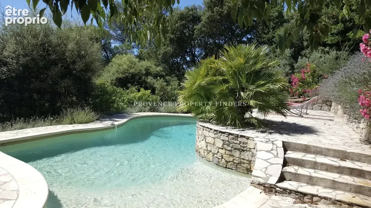 LORGUES – Un véritable havre de paix avec vue panoramique et piscine. - photo 20