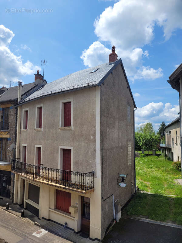 Grande maison familiale 5 chambres proche Massif du Sancy   potentiel pro ou résidence secondaire - photo 9