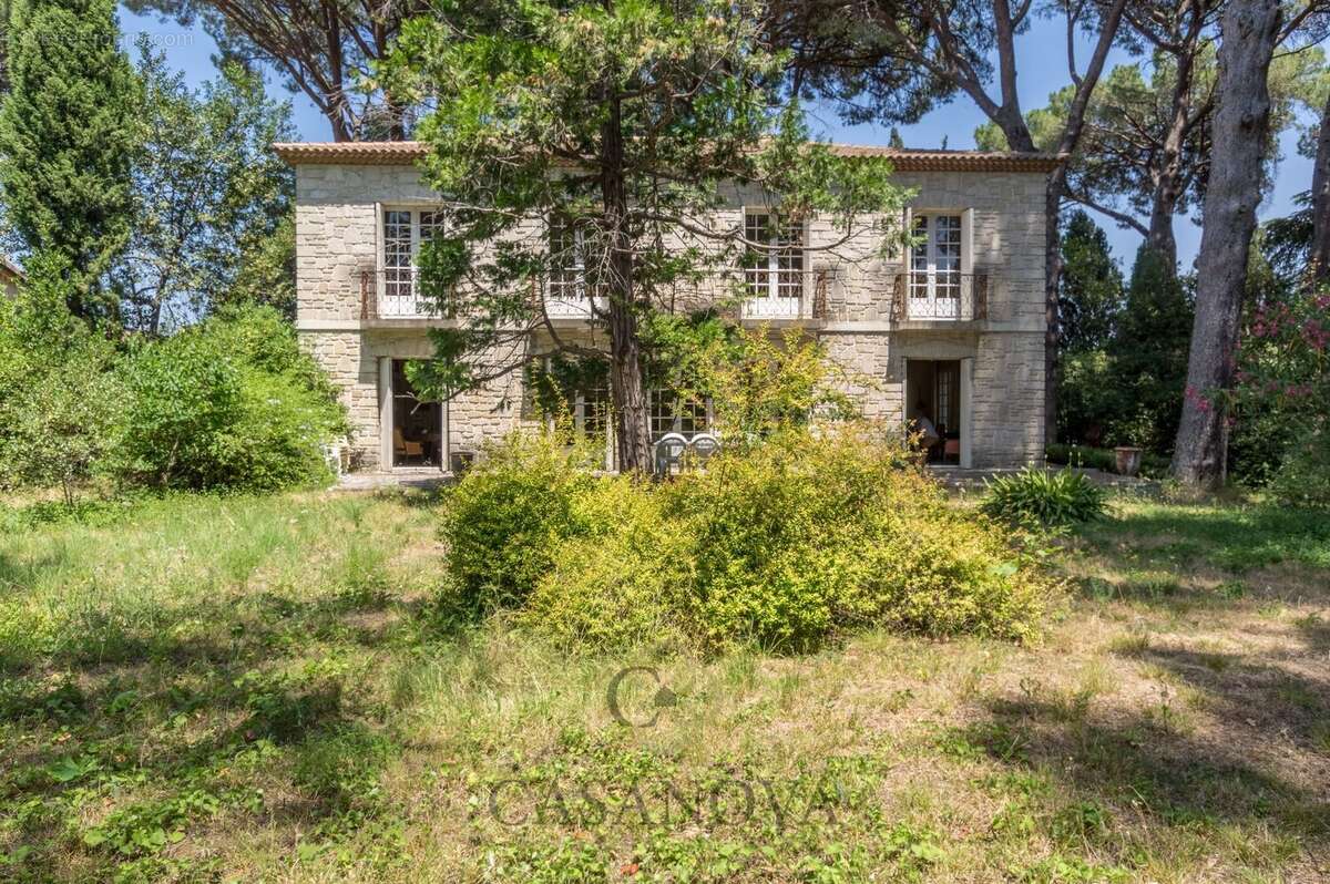 Maison familiale de plus de 270 m² avec parc arboré de 3 000 m² aux Arceaux à Montpellier - photo 4