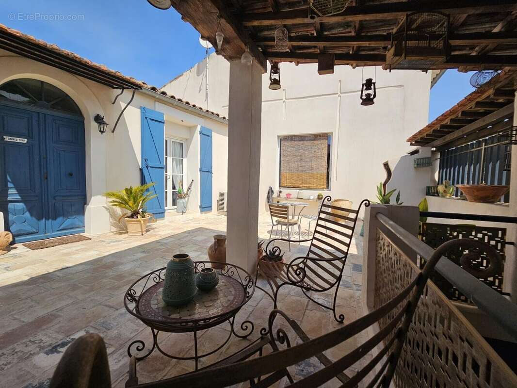 Maison de caractère, grand garage, terrasses et piscine - photo 7