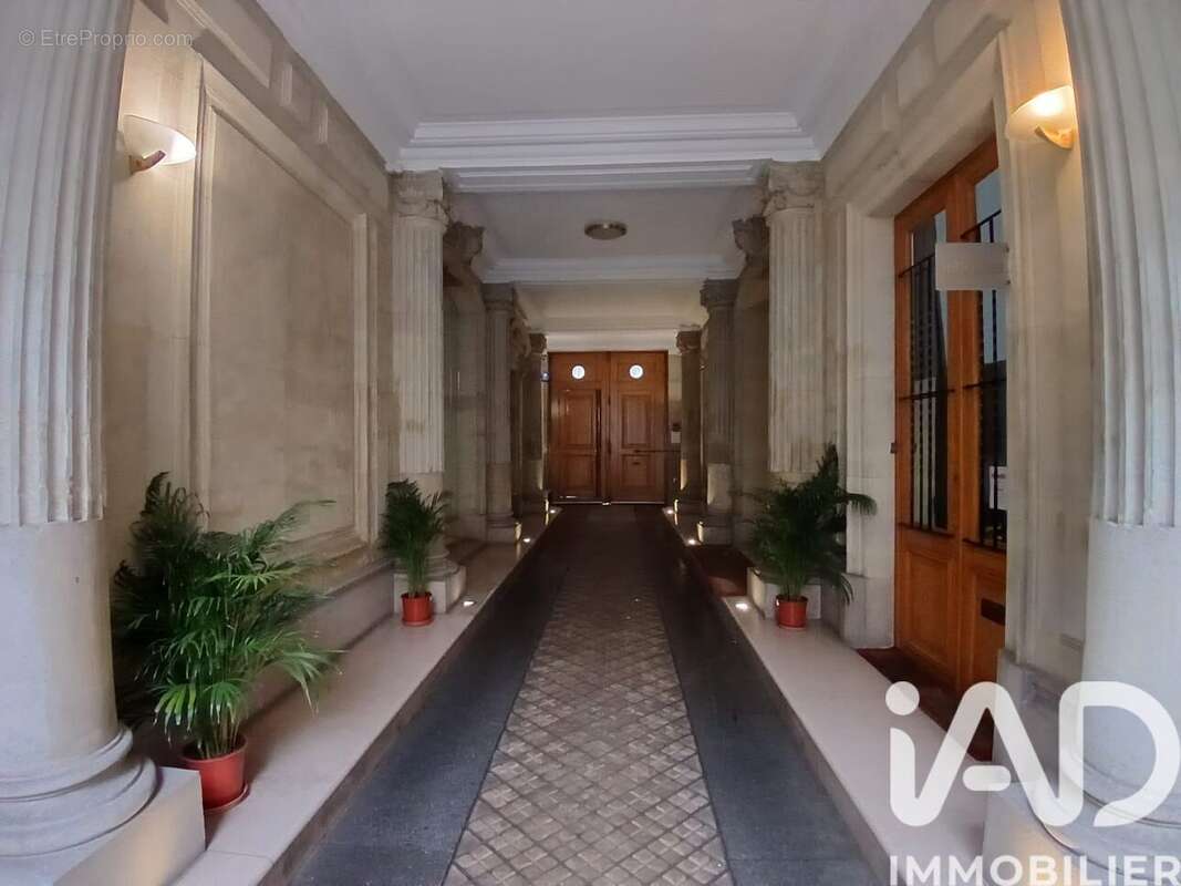 Photo 2 - Appartement à PARIS-8E