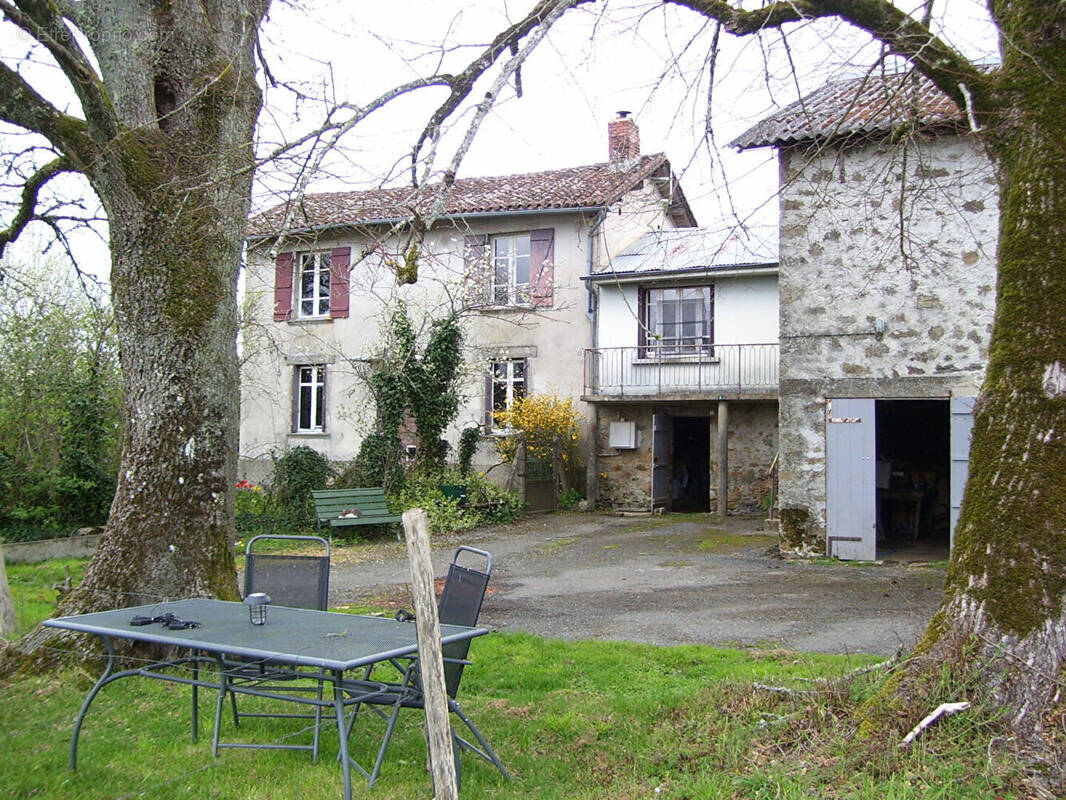 Maison à SAINT-LAURENT-SUR-GORRE
