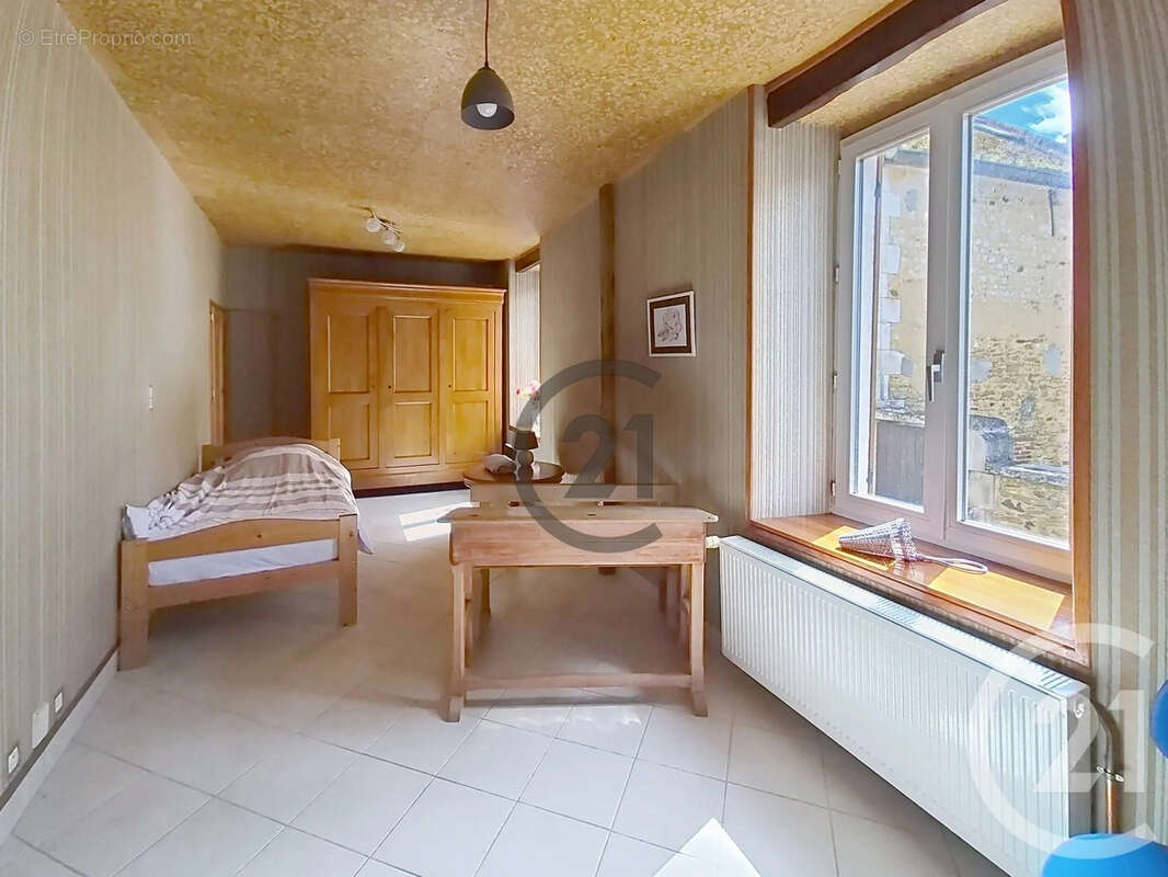 Maison 296 m² à Escamps  - photo 4