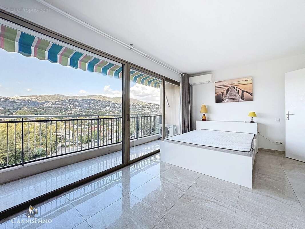 Appartement à MANDELIEU-LA-NAPOULE