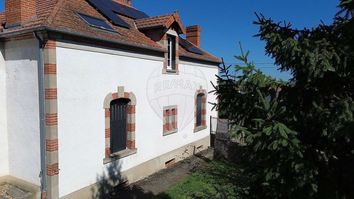 Maison à CERCY-LA-TOUR