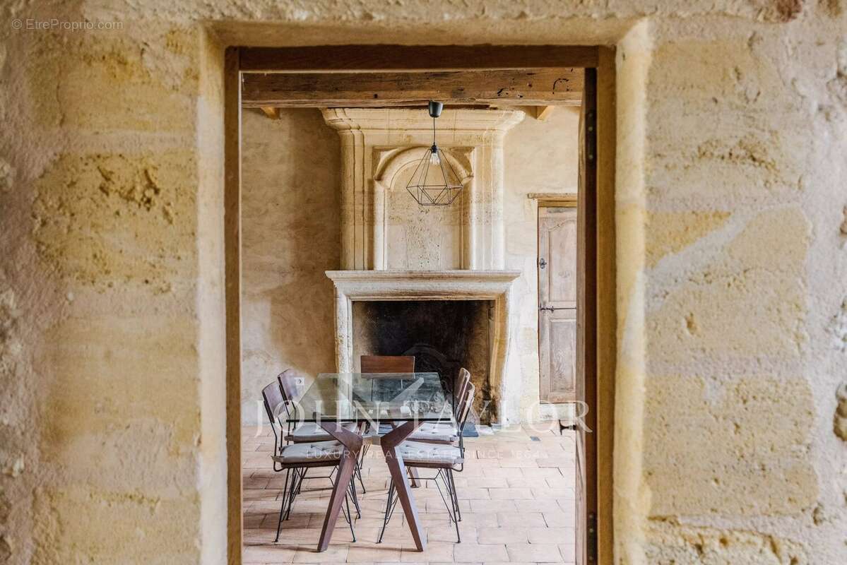 Maison à SAINT-EMILION