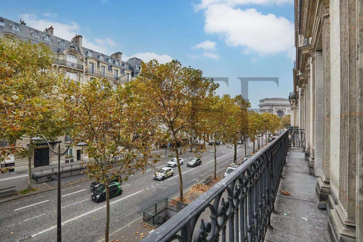 Appartement à PARIS-8E