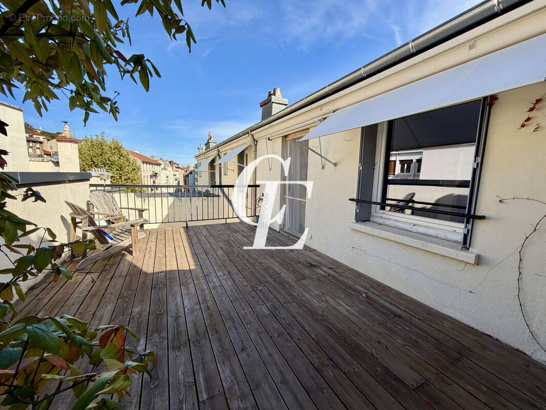 Appartement à SAINT-ETIENNE