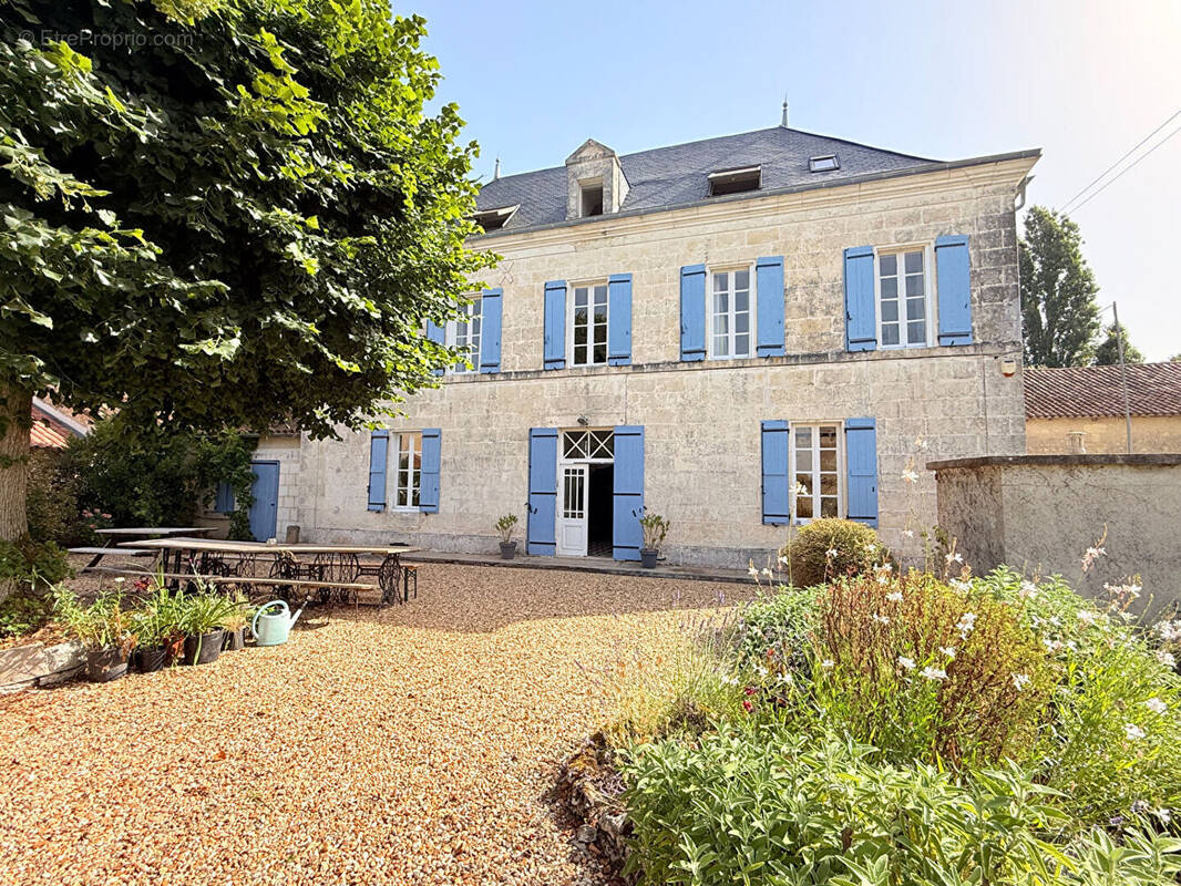Maison à AUBETERRE-SUR-DRONNE