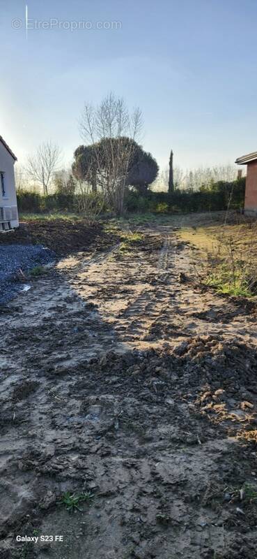 Terrain à MEZENS